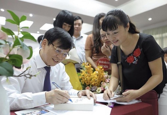 Nhà báo Hồ Quang Lợi: Xã hội càng phát triển, Báo chí càng phải nhân văn - Hình 5 Nha bao Ho Quang Loi: Xa hoi cang phat trien, Bao chi cang phai nhan van-Hinh-5