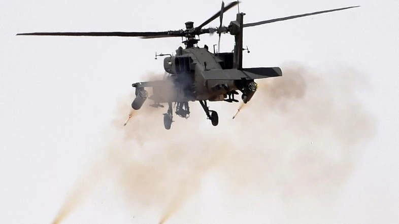 Houthi vượt áp chế điện tử, dùng tên lửa R-60 bắn hạ trực thăng Apache