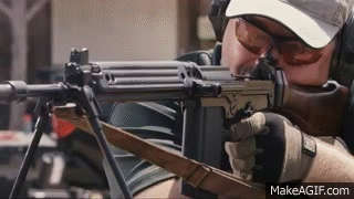Cận cảnh cơ chế hoạt động của khẩu FN FAL. Nguồn ảnh: Makeagif.