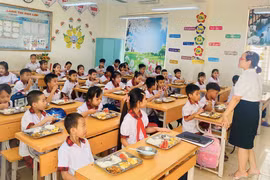 Trường TH Sen Phương giảm giá gói thầu suất ăn 18,7% rồi chọn nhà thầu mới tiết kiệm 0%? [Kỳ 2]