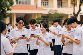 TPHCM đề xuất cấm học sinh dùng điện thoại ở trường: Cần thiết hay gây tranh cãi?