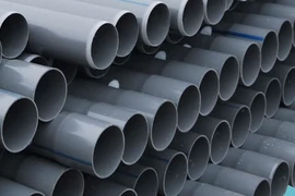 Cạnh tranh giữa hai doanh nghiệp đầu ngành nhựa