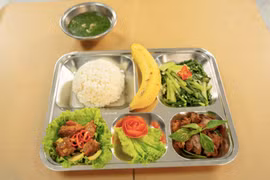 Tân binh' trúng thầu hơn 47 tỷ đồng suất ăn học đường: Hiện tượng năng lực hay khoảng trống cạnh tranh?