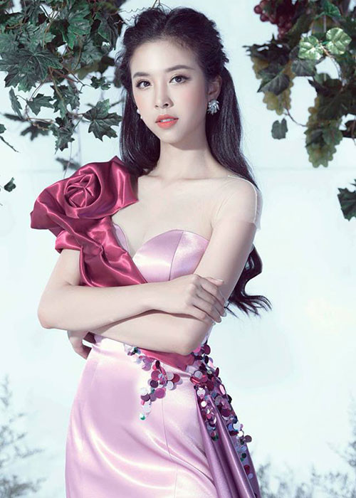 Thúy An lột xác về phong cách trong 1 năm qua. Thế nhưng, khán giả chưa thể đánh giá khả năng trình diễn trên sân khấu hiện tại của cô do người đẹp hoạt động trầm lắng.