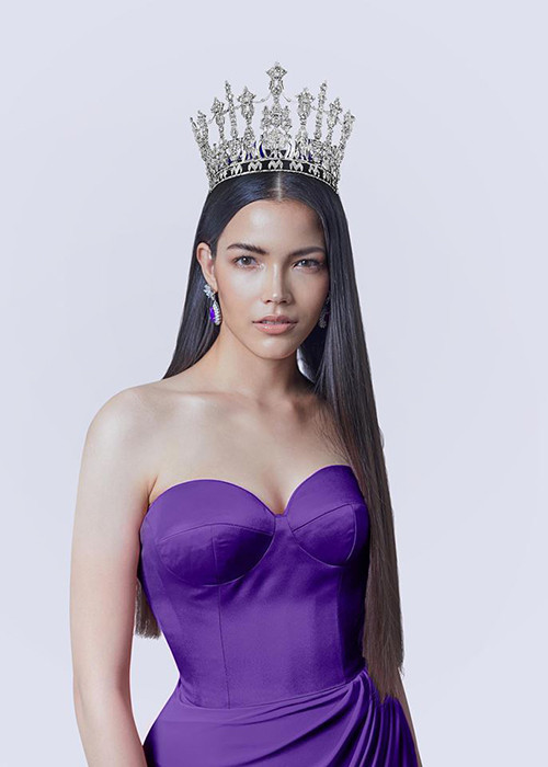 Paweensuda Drouin sở hữu kinh nghiệm dự thi hoa hậu dày dặn, chiều cao khủng (1m81), gương mặt xinh đẹp cùng khả năng ứng xử chuyên nghiệp.