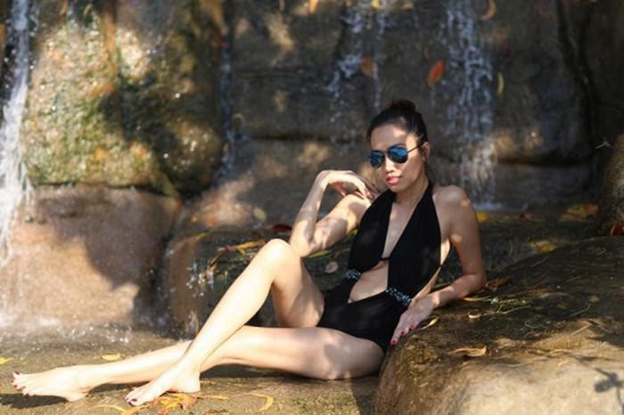 Hoa hậu bán dâm khiến showbiz Việt rúng động: Năm 2013, showbiz Việt từng bị chấn động với vụ người đẹp Mỹ Xuân cầm đầu đường dây bán dâm gồm hot girl, hoa khôi, người mẫu, ca sĩ… có tiếng. Mỹ Xuân được biết đến sau khi đoạt danh hiệu cao nhất tại cuộc thi Hoa hậu Nam Mekong 2009.
