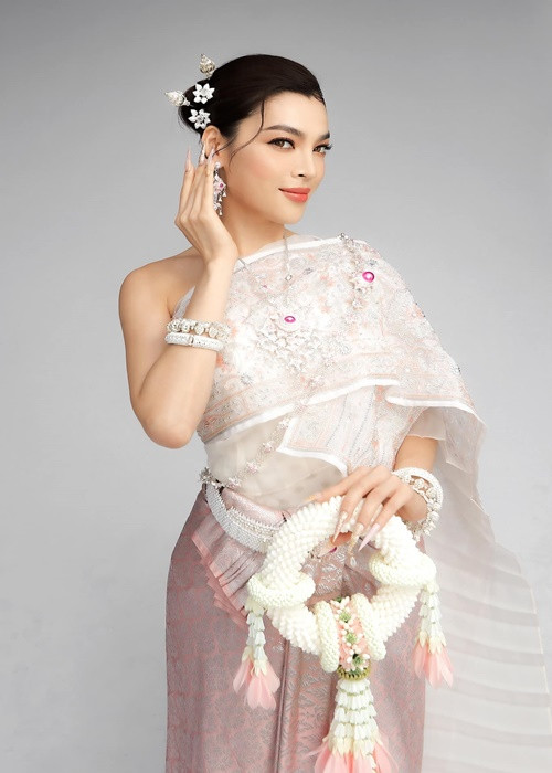 Mỹ nhân chuyển giới chia sẻ: "Trong quá trình tham gia cuộc thi, Trân Đài đã có dịp được gặp gỡ và giao lưu với người dân Thái Lan và Trân Đài đã nhận được rất nhiều quan tâm, cổ vũ của người dân nơi đây, Trân Đài xin cảm ơn tất cả mọi người đã dành nhiều sự yêu thương và quan tâm đến Trân Đài...