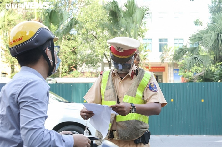 Mỗi Tổ công tác sẽ có 1 tổ trưởng, trong tổ gồm 4 chiến sĩ CSGT và thêm 3 chiến sĩ CSCĐ, 2 CSHS, 5 cảnh sát trật tự, 1 cảnh sát điều tra về tội phạm ma tuý sẽ làm nhiệm vụ 6 tiếng mỗi ngày, chia làm 3 ca.