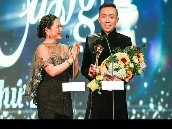 Trấn Thành đoạt không ít giải thương như Người dẫn chương trình tại giải Mai Vàng 2014 và 2015, MC ấn tượng tại lễ trao giải VTV Awards 2015, Người dẫn chương trình được yêu thích nhất tại HTV năm 2015 và 2016.