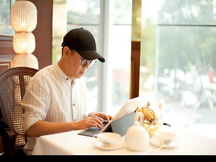 Thành Lộc cho rằng anh là người yêu nồng nhiệt và luôn đặt mối quan hệ của mình trong một thế giới riêng. Với những đổ vỡ, anh giận chính mình nhiều hơn, vì đã không làm vừa lòng người mình yêu.