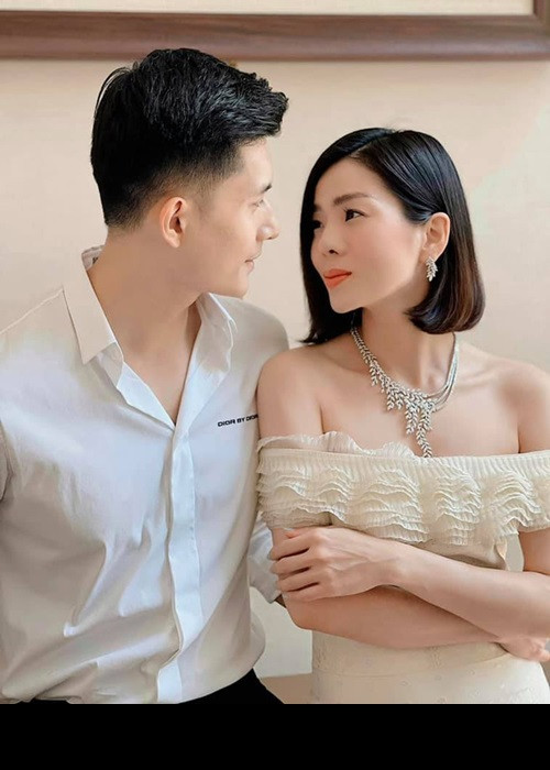 Lệ Quyên và Lâm Bảo Châu không quá bận tâm đến những ý kiến trái chiều từ cư dân mạng. Cặp đôi thường xuyên tương tác với nhau trên mạng xã hội, đăng tải những khoảnh khắc hẹn hò.