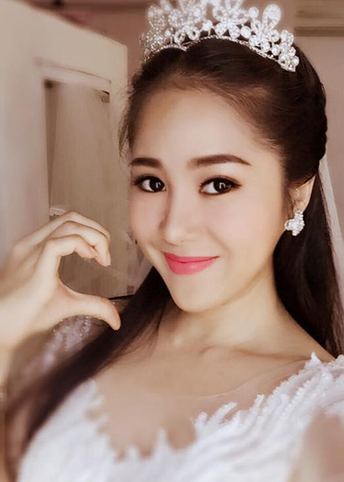Sau những sóng gió đời tư, Lê Phương đã tìm được bến đỗ bình yên chồng sắp cưới kém 7 tuổi.