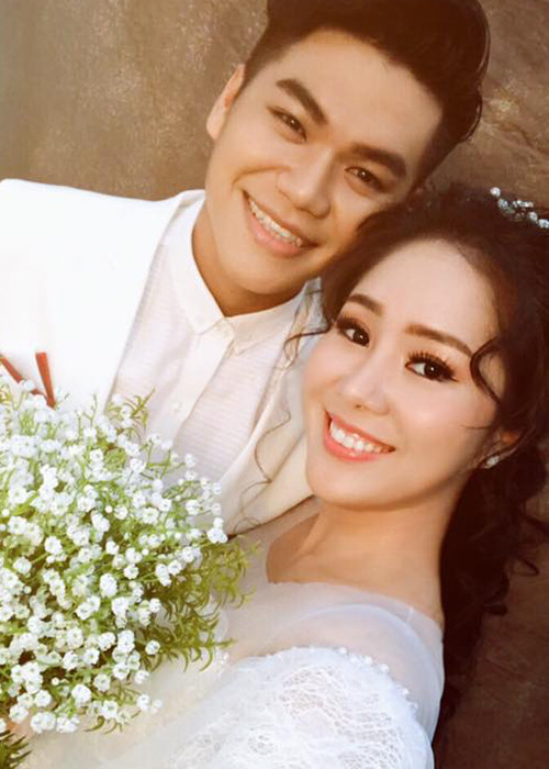 Lê Phương liên tục nhá hàng ảnh cưới lãng mạn. Hôn lễ của cặp đôi Lê Phương - Trung Kiên sẽ diễn ra vào tháng 8 sắp tới.
