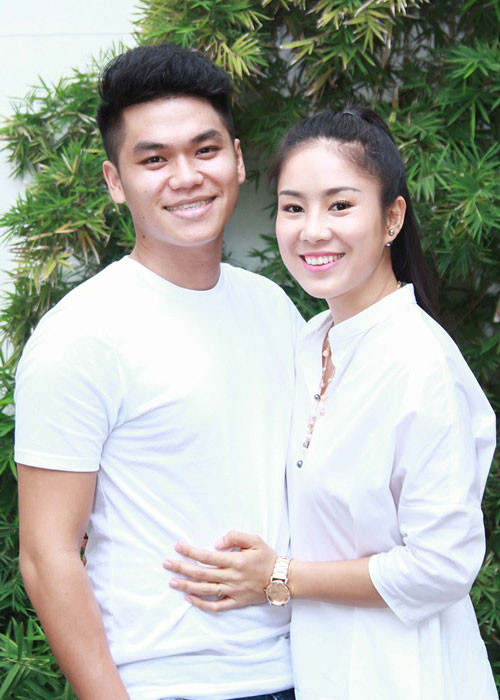 Lê Phương lần đầu gặp gỡ Trung Kiên trong một chuyến đi công tác ở Trường Sa vào năm 2016. Trò chuyện tâm đầu ý hợp, cả hai bắt đầu hẹn hò ngay sau khi trở về đất liền. Ảnh: Khám phá