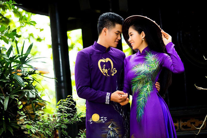 Sau gần 1 năm hẹn hò, Lê Phương và Trung Kiên sẽ làm đám cưới. Cặp đôi tổ chức hôn lễ tại quê nhà cô dâu Trà Vinh (8/8), quê nhà chú rể Bình Thuận (16/8) và Sài Gòn (18/8). Ảnh: Zing