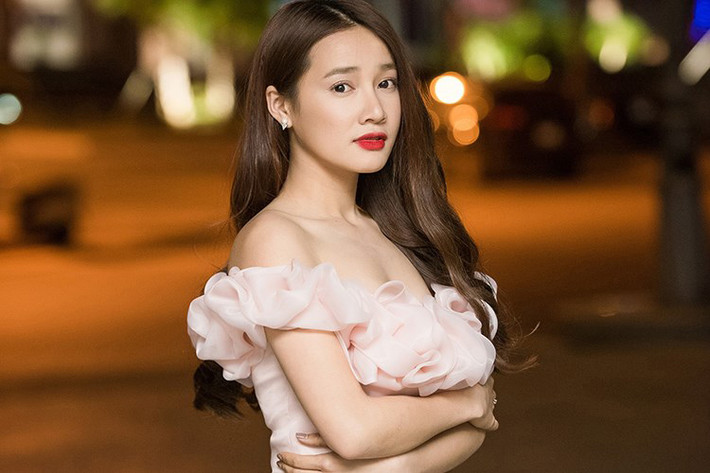 Đặc biệt, vòng một đầy đặn, tự nhiên của Nhã Phương là niềm mơ ước của không ít cô gái. Ảnh: FBNV