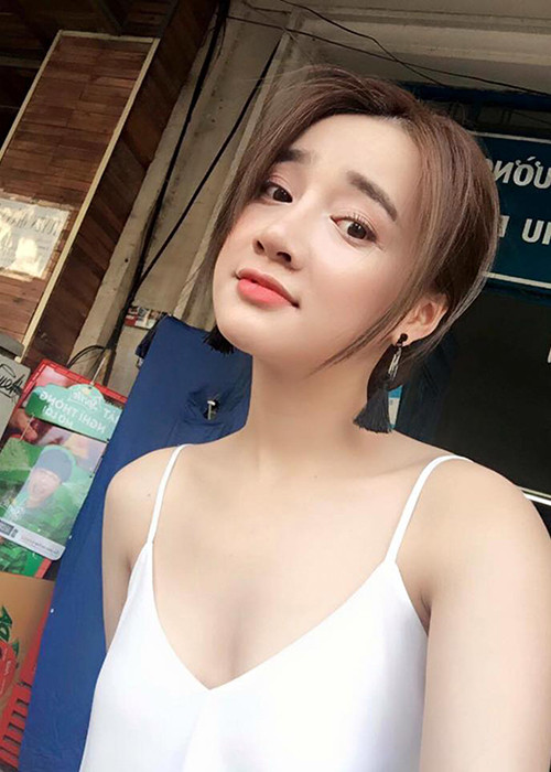Hình ảnh ngoài đời sexy của nữ diễn viên sinh năm 1990 khi diện áo 2 dây. Ảnh: FBNV
