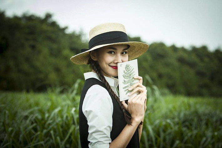 Siêu mẫu Thanh Hằng tự chúc sinh nhật vui vẻ: “Fans hay nói mình là thanh xuân của các em. Còn mình? Bây giờ mới có thanh xuân à? Happy birthday to me”.