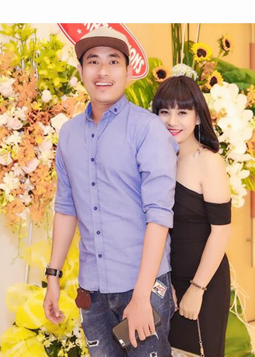 Cát Phượng mặc gợi cảm bên Kiều Minh Tuấn. Cô cười hạnh phúc bên bạn trai kém tuổi. Ảnh: FBNV