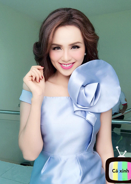 Đi làm MC chương trình, Diễm Hương được khen xinh đẹp như đi thi hoa hậu.