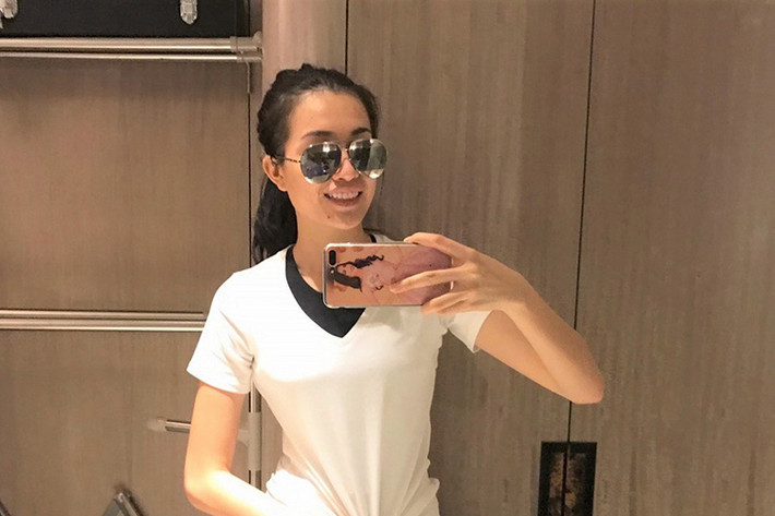 Được biết, dù khá mệt mỏi với nhiều hoạt động trong ngày nhưng đại diện Việt Nam vẫn ý thức việc tập gym để giữ vóc dáng và tăng cường thể lực.