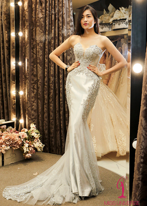 Trước khi đi thi Miss Universe, đại diện Việt Nam đã có buổi thử trang phục để có hình ảnh chỉn chu nhất.