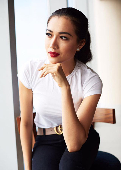 Trang fanpage Miss Universe miêu tả Lệ Hằng có thể chơi đàn tranh và biết chú ít về hội họa, võ thuật và quyền anh. (Ảnh: Facebook Miss Universe)