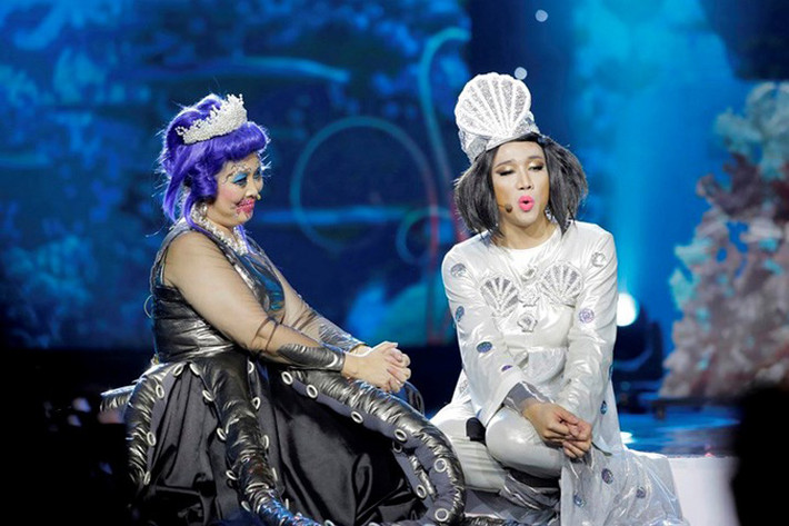 Năm 2016, Trấn Thành còn tổ chức liveshow “Bình tĩnh sống” kỷ niệm 10 năm làm nghề. Trong chương trình này anh là người lên ý tưởng, viết kịch bản, biên tập chương trình. Được biết, liveshow ca vũ kịch này đã diễn ra vào 3 ngày cuối tháng 3 đầu tháng 4 tại TP HCM. (Ảnh: Vũ Sơn)