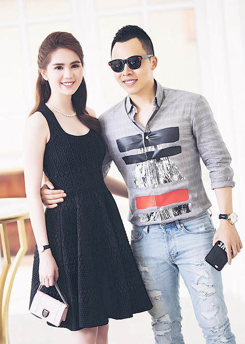 Ngay khi trở về nước, Ngọc Trinh nhanh chóng tổ chức buổi đấu giá SIM 0989999999 đúng như dự định. (Ảnh: Facebook Vũ Khắc Tiệp)