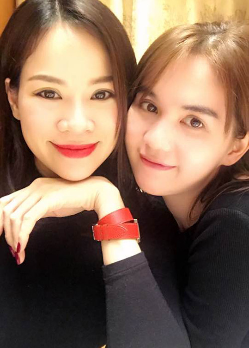 Trẻ hơn Lan Phương 8 tuổi nhưng cũng có khoảnh khắc, nhan sắc của “nữ hoàng nội y” bị "gái hai con" lấn át. (Ảnh: FBNV)