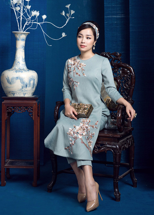 Ngoài trang phục, nữ diễn viên phim "Nhật ký vàng anh" khéo chọn phụ kiện để tạo điểm nhấn như: băng-đô, hoa tai, vòng tay... (Ảnh: Khám phá)