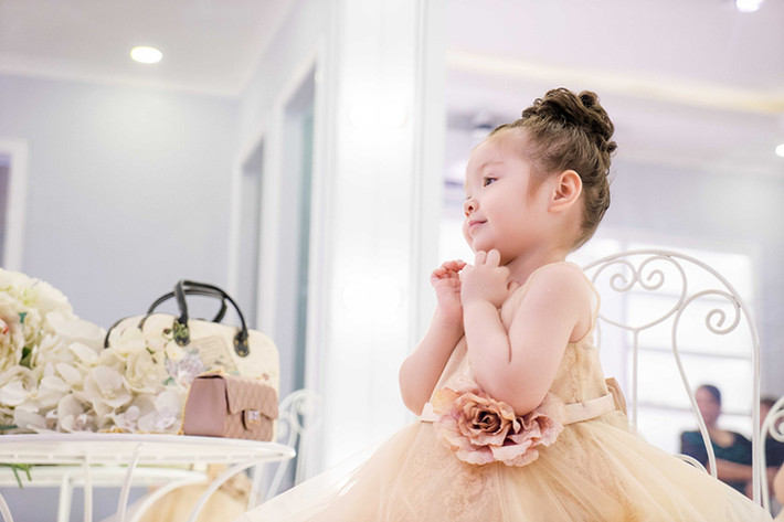 Sở hữu vẻ đẹp lai Tây, bé Mộc Trà là một trong những nhóc tì nhà sao Việt nổi tiếng nhất trên mạng xã hội.