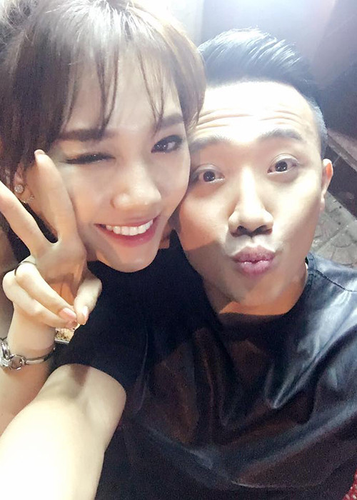 Trước đây, Hari Won - Trấn Thành thường xuyên xưng “ông -tôi” hay “bà-tôi” nhưng sau khi về chung một nhà, cả hai đã chuyển sang xưng hô vợ - chồng vô cùng tình cảm. (Ảnh: Facebook nhân vật)