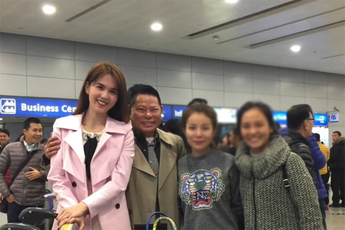 Trái với cách thể hiện tình yêu mãnh liệt của bạn trai, Ngọc Trinh chưa một lần đăng ảnh trên trang cá nhân hay trực tiếp nhắc đến đích danh bạn trai. (Ảnh: Facebook Hoàng Kiều)