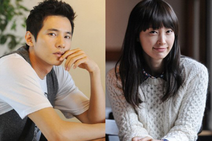 Won Bin hẹn hò bí mật với Lee Na Young vào năm 2011. Cặp đôi chỉ công khai mối quan hệ khi nam diễn viên bị paparazzi chộp được cảnh đến khu nhà của bạn gái vào tháng 8/2013. Kể từ khi xác nhận chuyện tình cảm, cặp đôi hiếm khi để lộ hình ảnh tình tứ bên nhau. Ảnh: Soompi
