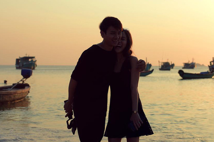 Cặp đôi có không ít khoảnh khắc ngọt ngào ở đời thường. Ảnh: FBNV