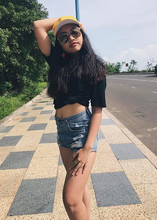 Phương Mỹ Chi ưa chuộng phong cách quần short và áo thun.
