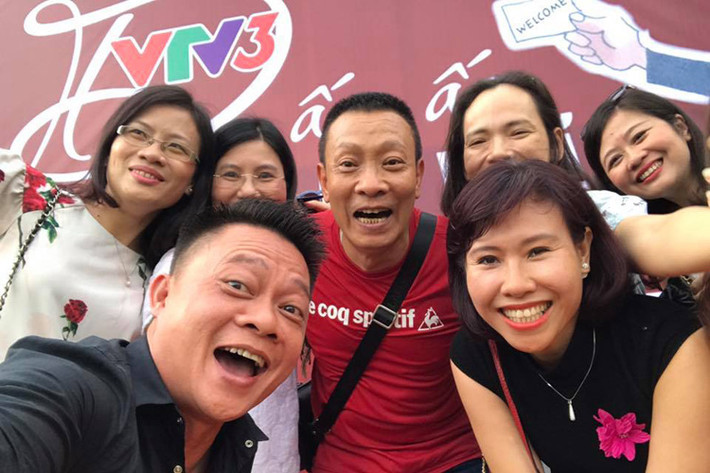 BTV Quang Minh viết trên trang cá nhân: "Dấu ấn của anh Sâm quá lớn, xin chúc anh luôn vui vẻ và mạnh khỏe. Tiếp tục "thổi lửa" cho tụi em nhé". Ảnh: FBNV