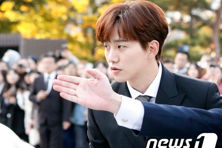 Ca sĩ Yunho của nhóm 2 PM xuất hiện tại đám cưới.