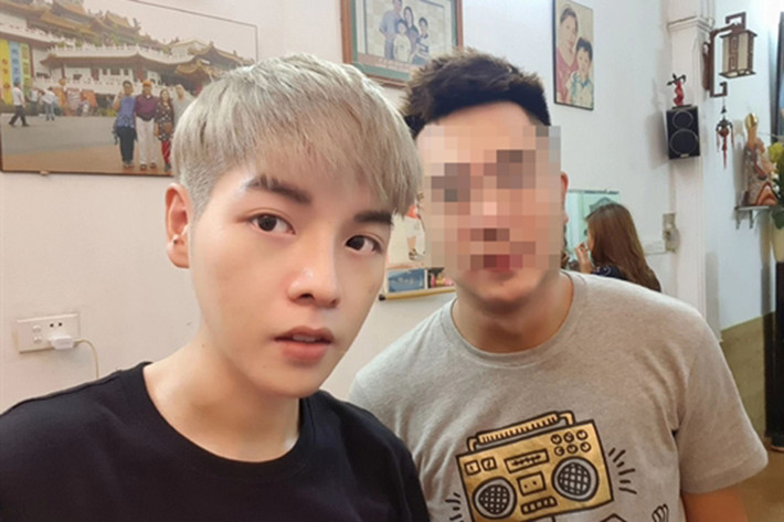 Gần đây, Đức Phúc xuất hiện với hình ảnh hoàn toàn khác nhờ dao kéo. Trước ý kiến cho rằng tính cách thay đổi, anh thẳng thắn cho hay anh làm lại gương mặt chứ không làm lại não nên tính cách không có gì thay đổi.