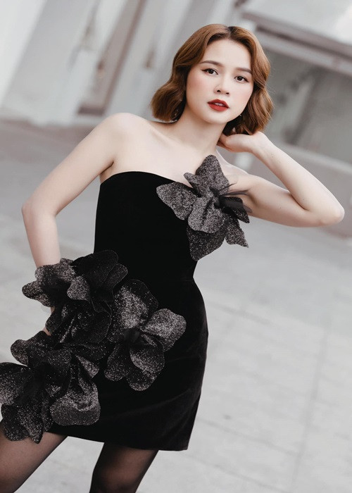 Cách đây 1 năm, trong chương trình Cốc cốc Sam ơi, hot girl Sam thẳng thắn cho biết, cô mong muốn người chồng của mình có trong tài khoản mức 30-40 tỷ. Ảnh: FBNV