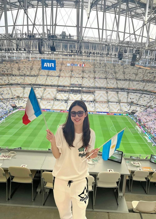 Không ít sao Việt sang Qatar để xem trực tiếp trận chung kết giữa Argentina và Pháp. Á hậu Ngô Thanh Thanh Tú là một trong số đó.