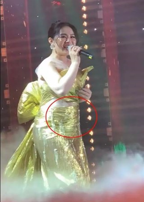 Mới đây, rộ tin đồn Lương Bích Hữu mang bầu lần 2 sau khi cô bị soi vùng bụng to bất thường khi trình diễn trên sân khấu. Ảnh: Vietnamnet