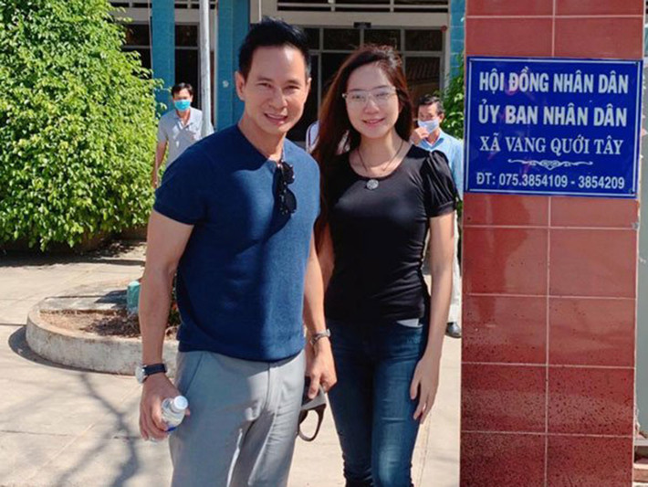 Vợ chồng Lý Hải cũng kêu gọi ủng hộ người dân miền Trung. Tính đến tối ngày 14/10, cặp đôi nhận được 3,5 tỷ của các nhà hảo tâm.