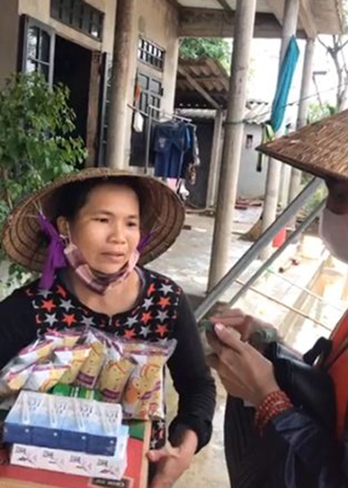 Hành trình từ thiện của Thủy Tiên đang nhận được sự quan tâm của nhiều công chúng.