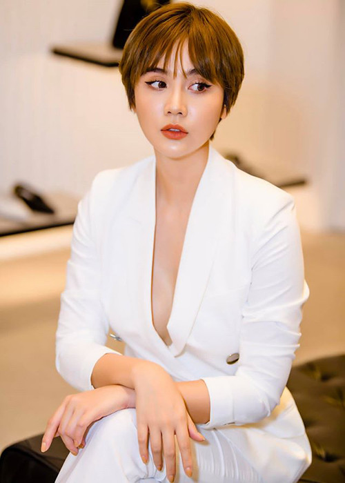 Nữ diễn viên phim " Tình yêu và tham vọng" không chia sẻ lý do hôn nhân đổ vỡ sau 5 năm về chung một nhà.
