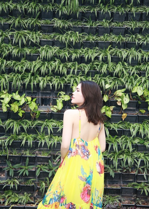 Sau khi sinh con gái đầu lòng, bà xã của Minh Tiệp sở hữu vẻ đẹp đằm thắm của một phụ nữ trưởng thành.