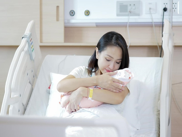 Vân Hugo sinh con vào ngày 17/5 tại một bệnh viện quốc tế.