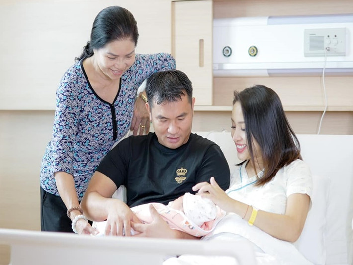 Con gái của Vân Hugo tên thật là Đặng Bình An, tên thân mật là Vừng.