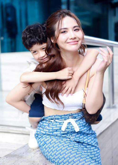 Huyền Lizzie dự tính, khoảng hơn 1 tháng nữa khi kết thúc quá trình quay “Thương ngày nắng về”, cô sẽ lập tức bù đắp cho con trai.